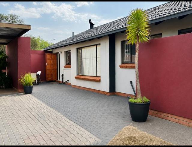 3 BEDROOM HOUSE FOR SALE IN PELLISSIER